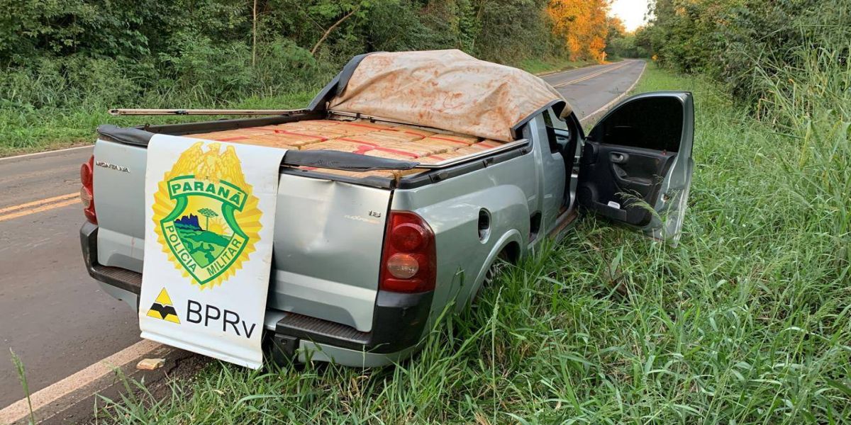 PRE apreende quase 700 kg de maconha em veículo abandonado em Ouro Verde do Oeste