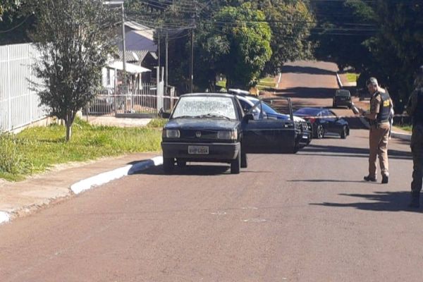 Imagem referente a notícia: Homem fica em estado grave após ser atingido por disparos de arma de fogo no Bairro Santa Cruz