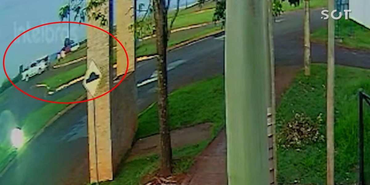 Câmera de segurança registra trágico acidente entre Kombi escolar e caminhonete na BR 369 em Ubiratã