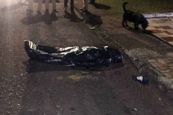 Imagem referente a notícia: Homem de 53 anos é morto com tiro de calibre 12 no bairro Santa Felicidade