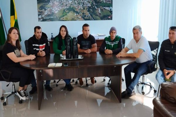 Prefeito de Três Barras do Paraná se reúne com membros da CIPA da empresa Trelac