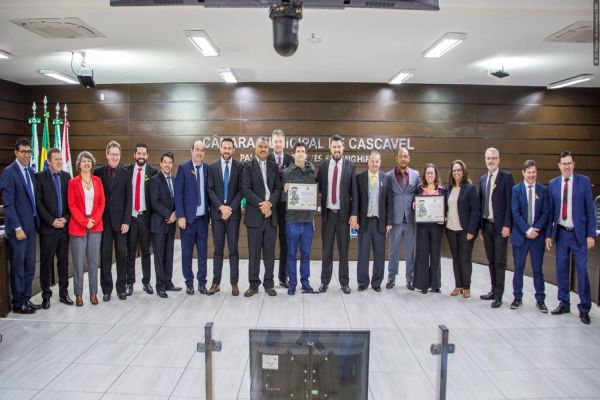 Legislativo entrega homenagens de Edson Souza a Sismuvel e Siprovel