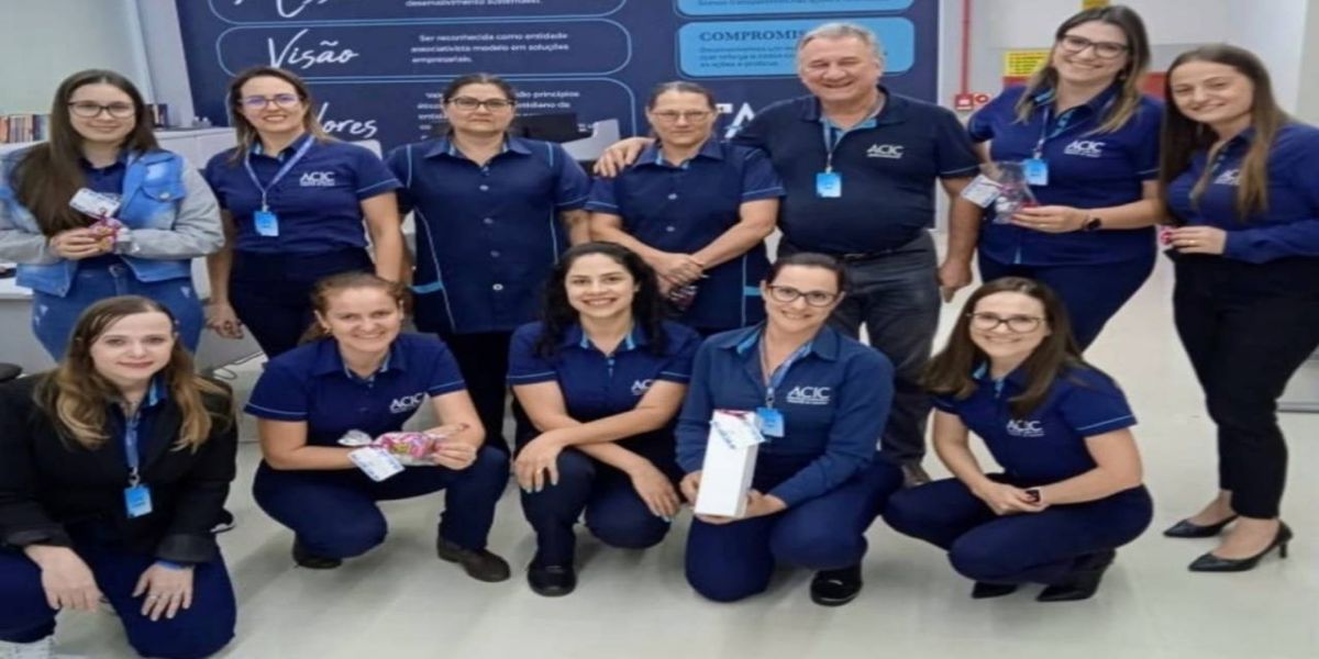 Colaboradores da Acic coletam 97 quilos de tampinhas plásticas em comemoração ao Dia da Reciclagem