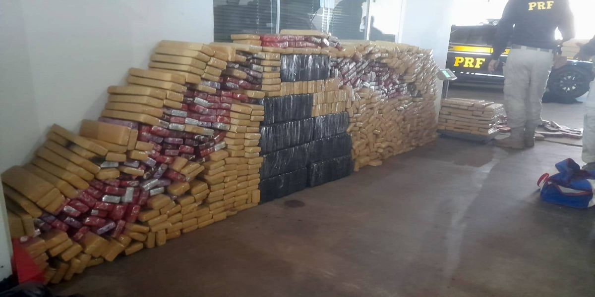 PRF e Receita Federal apreendem quase uma tonelada de maconha no norte do Paraná