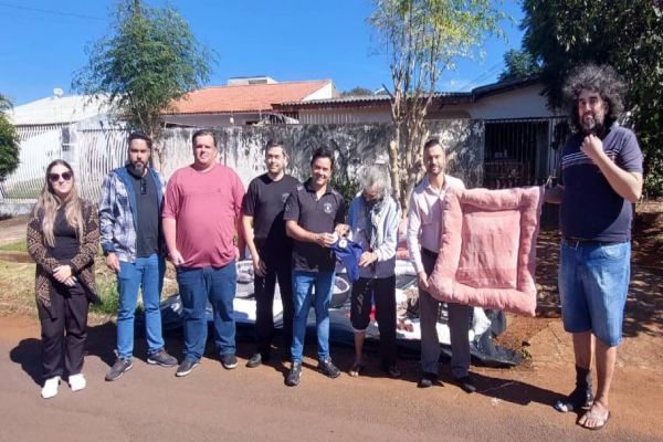 Polícia Penal doa camas e roupas pet feitas por detentos a abrigo de animais em Cascavel