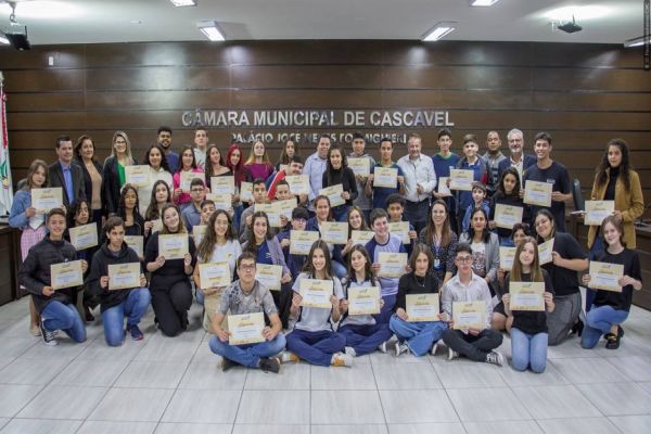 Tomam posse os 17 vereadores jovens de Cascavel; O mandato que vai até o final de 2023