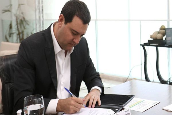 Ratinho Junior autoriza novo concurso público para policiais e bombeiros militares