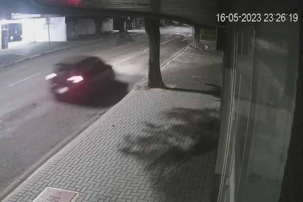 Motorista pede ajuda da população para encontrar condutor que causou acidente no centro de Cascavel