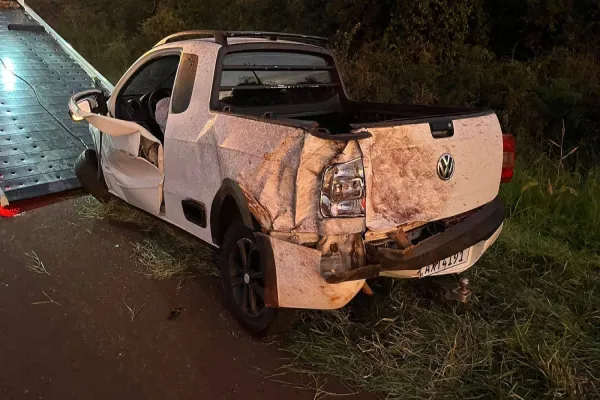 Foto relacionada a notícia: Jovem de 22 anos fica ferido após capotar Saveiro na BR-369 em Corbélia