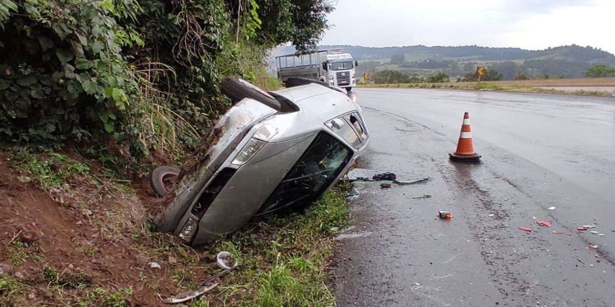 Cascavelense escapa ileso de capotamento na BR-163 em Capitão Leônidas Marques