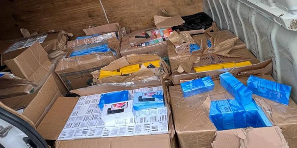 Polícia Federal apreende carga milionária de celulares e cigarros eletrônicos na BR-277, em Céu Azul