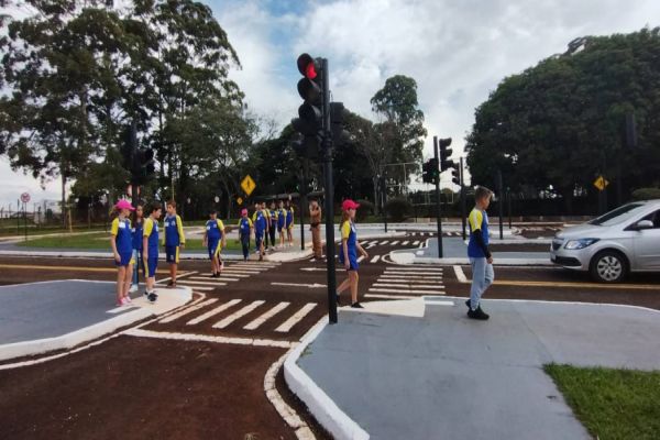 Escolas de Trânsito do DER se reúnem em Cascavel para atividades do Maio Amarelo