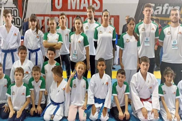Atletas de Cafelândia brilham e conquistam medalhas no Campeonato de Karatê FPRK