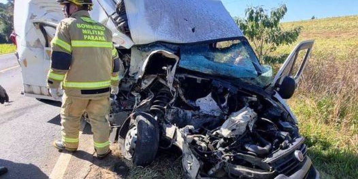 Tragédia na PR-438: Colisão entre Van e Caminhonete deixa dois mortos e um ferido grave