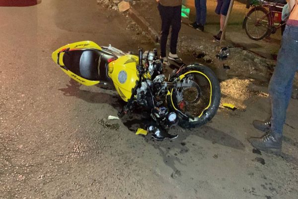 Imagem referente a notícia: Forte colisão de trânsito deixa duas pessoas feridas na marginal da PRc-467 em Cascavel