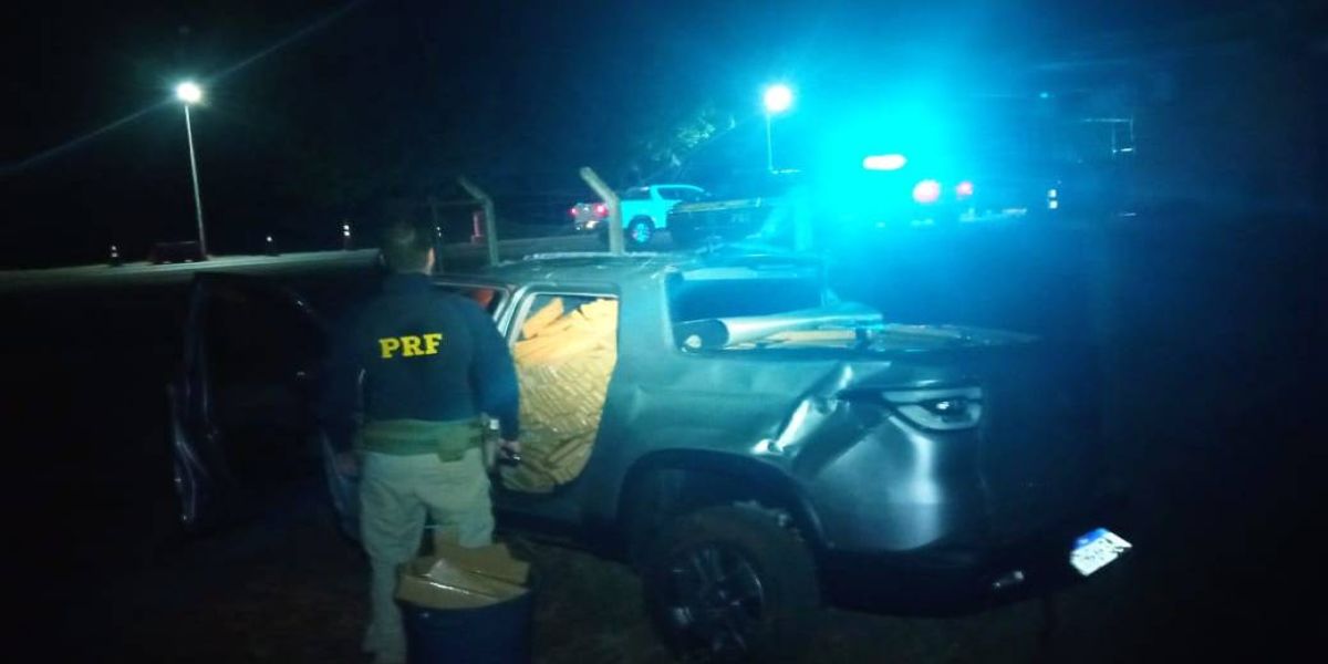 Picape com mais de 1 tonelada de maconha capota após tentativa de fuga da PRF na BR-487