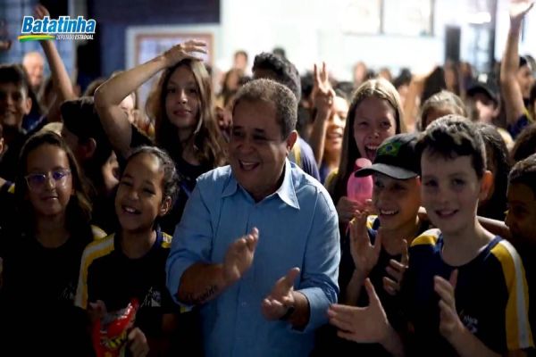 Imagem referente a notícia: Deputado Batatinha entrega R$1.000.000 em recursos para o programa Escola Mais Bonita