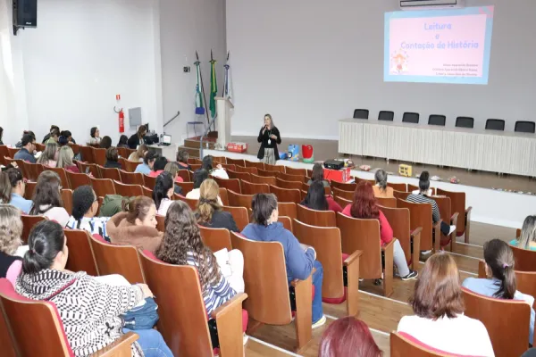Foto relacionada a notícia: Secretaria de Educação de Cascavel promove formação pedagógica para fortalecer o Projeto LeiturAção