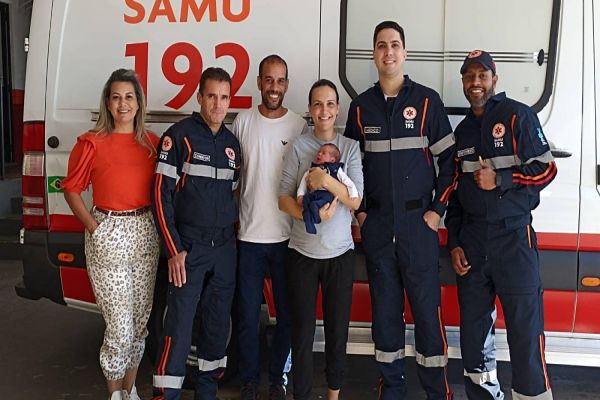 Bebê nasce dentro de ambulância à caminho do Hospital Universitário em Cascavel