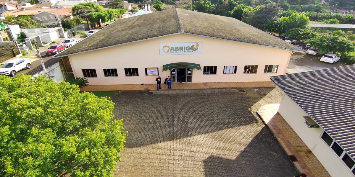 Bazar Beneficente no Abrigo São Vicente de Paulo em Cascavel atrai compradores