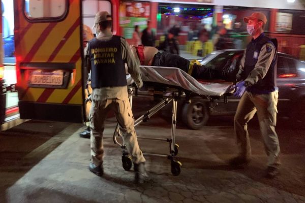 Imagem referente a notícia: Homem é baleado durante confusão em bar no Jardim Colonial, em Cascavel