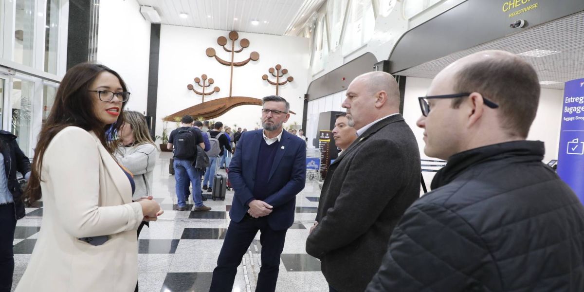 Referência: Comitiva de Caxias do Sul visita Aeroporto de Cascavel para conhecer modelo operacional