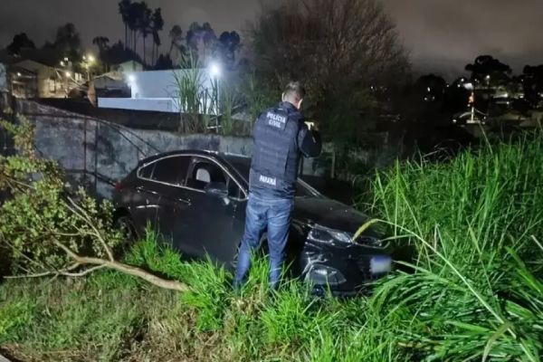 Carro com crianças é "metralhado" por quase 30 tiros após acidente no Paraná