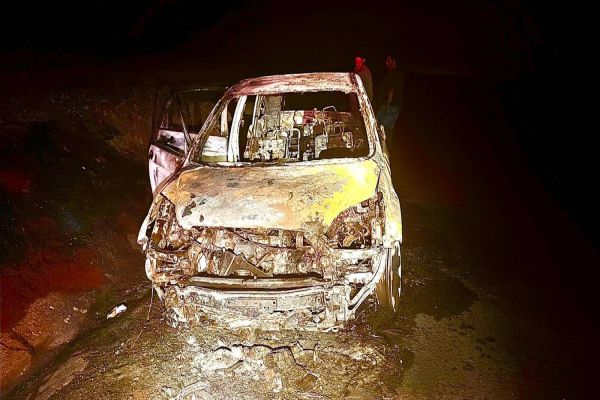 ? Incêndio destrói veículo na PR-239, em Toledo