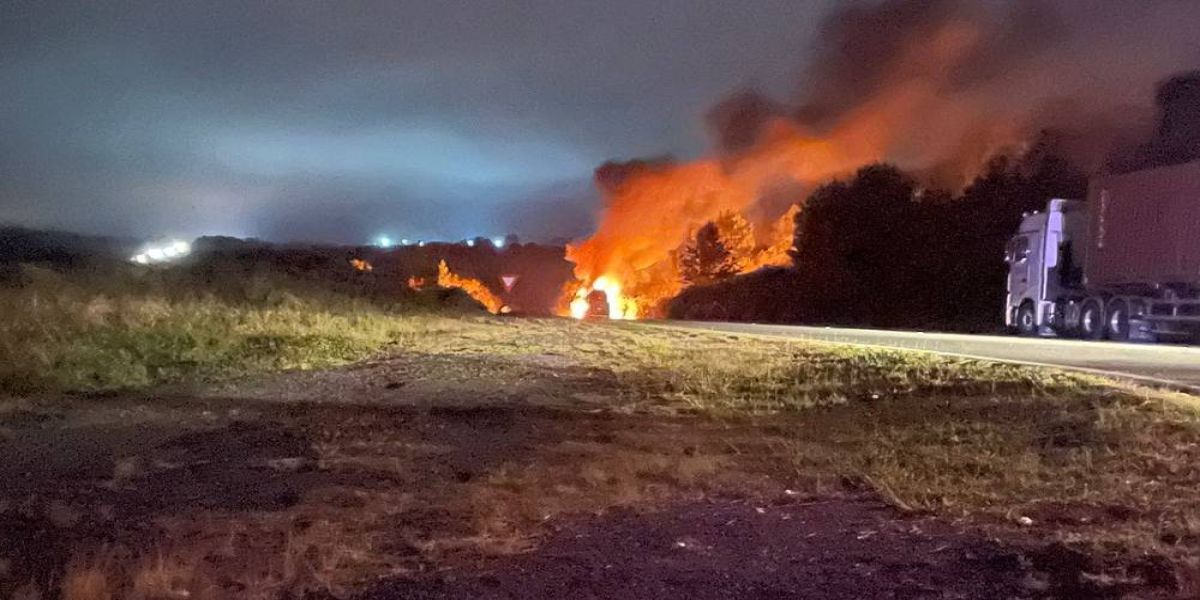 Três acidentes envolvendo caminhões são registrados na BR-376, com uma vítima fatal