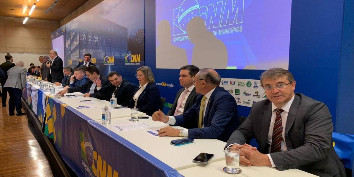 Piso da enfermagem: AMOP participa de reunião em Brasília