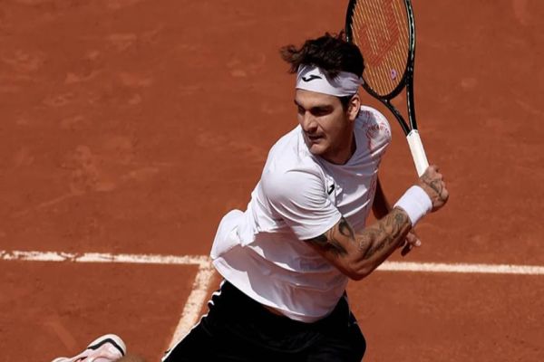 Tenista paranaense Thiago Wild surpreende e vence o número 2 do mundo em Roland Garros