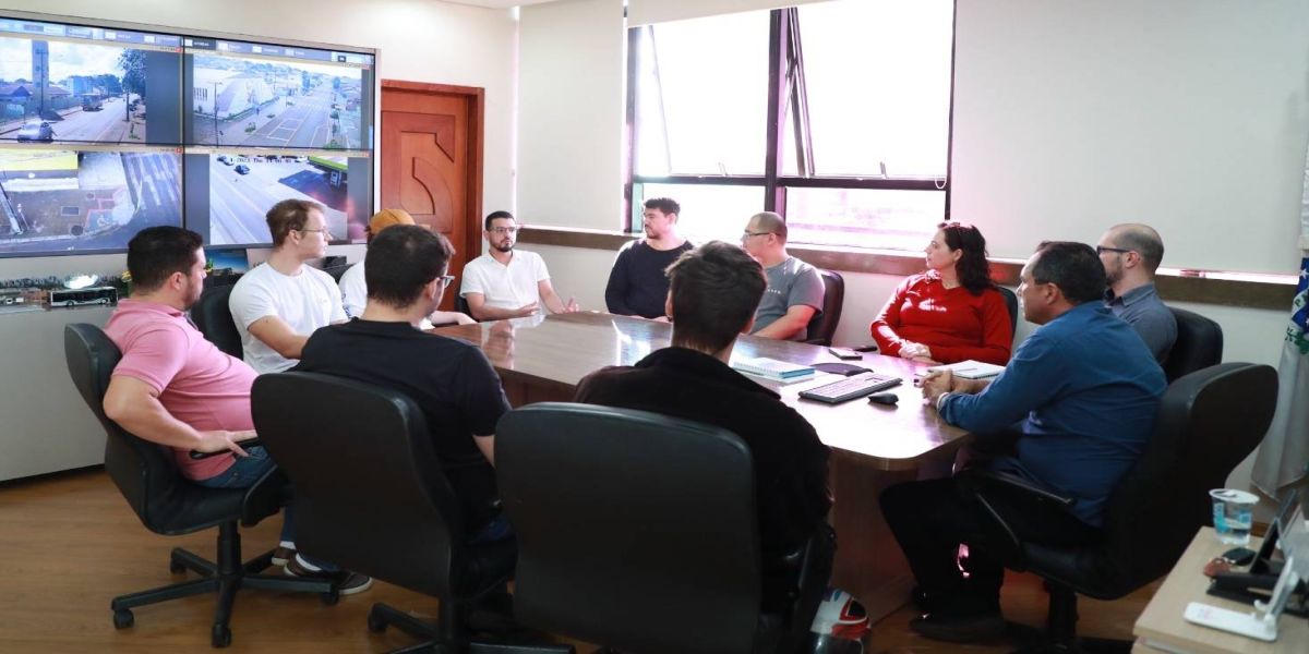 Vencedores de Hackathon sobre soluções para gestão pública são recebidos na Prefeitura