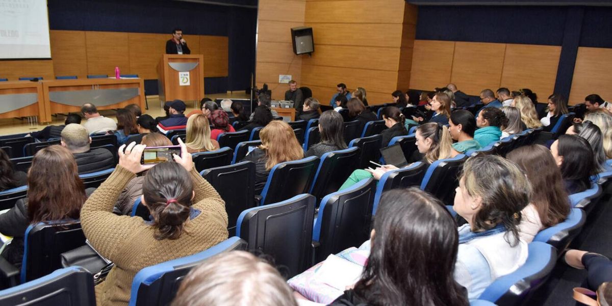 Escola Acolhedora vai auxiliar na inserção de alunos imigrantes na rede municipal de ensino