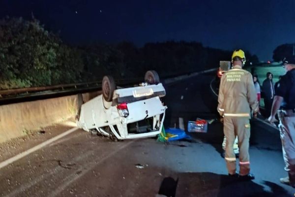Duas pessoas ficam feridas após capotamento na BR-277 em São Miguel do Iguaçu