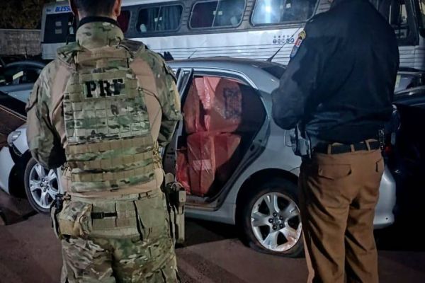 Imagem referente a notícia: Ação conjunta da PRF e PM/PR detém contrabandista na PR-486 em Cascavel
