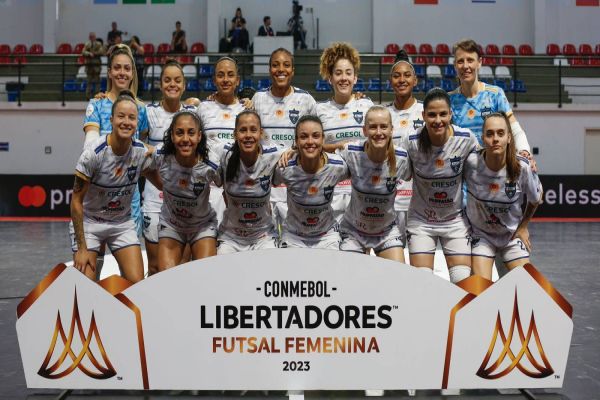 Imagem referente a notícia: Stein Cascavel faz 11 a 0 no Deportes Valdivia e lidera o grupo B da Libertadores