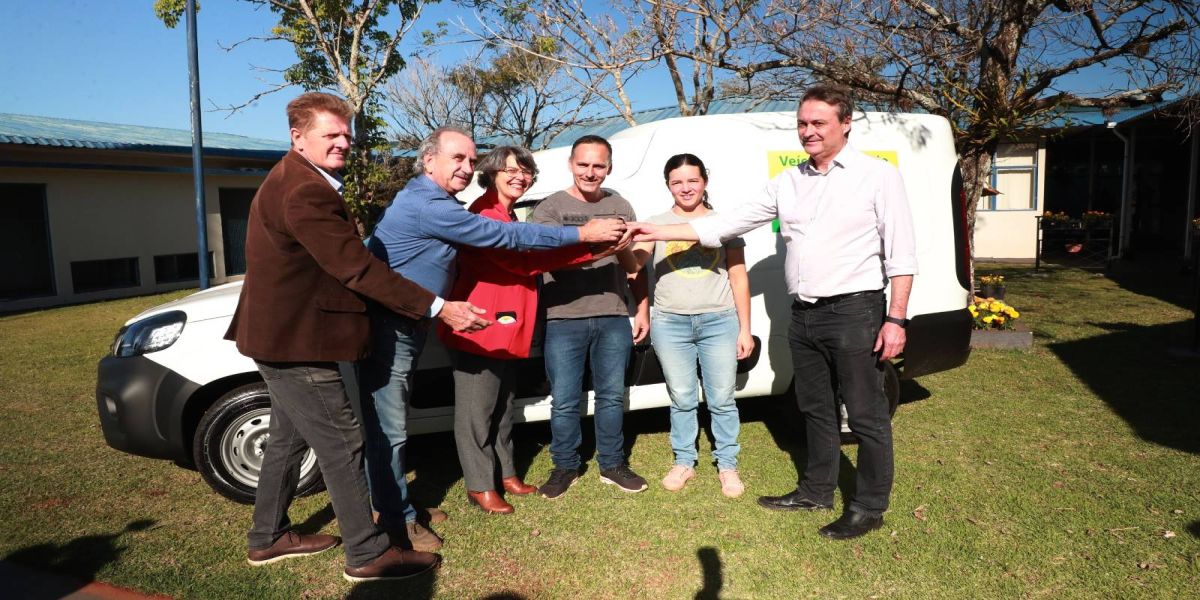 Padaria da Terra: Cooperativa recebe veículo e equipamentos