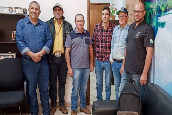 Com apoio de Valdecir, produtores pedem retomada de obra na Linha Velha