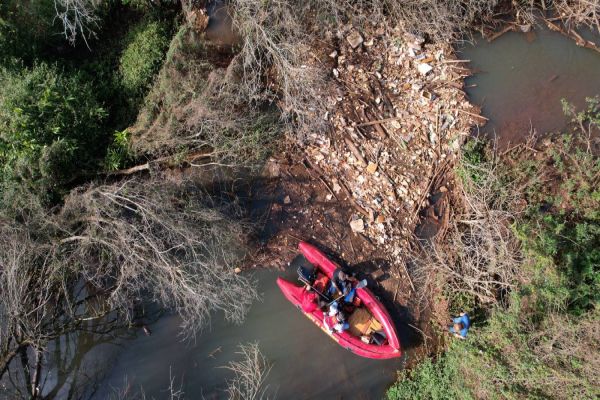 Meio Ambiente: Mais de uma tonelada de lixo é retirada de rios de Cascavel