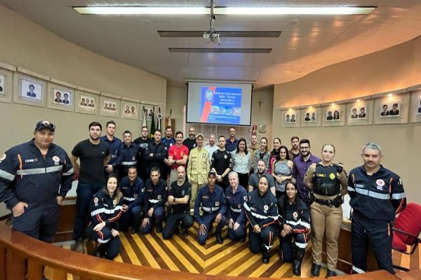 Curso reúne profissionais de várias áreas para aperfeiçoamento no atendimento a pessoas em crise