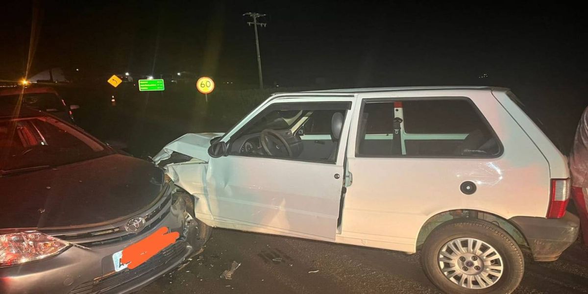 Colisão frontal na PR-317, em Toledo, deixa feridos e condutor autuado por embriaguez ao volante