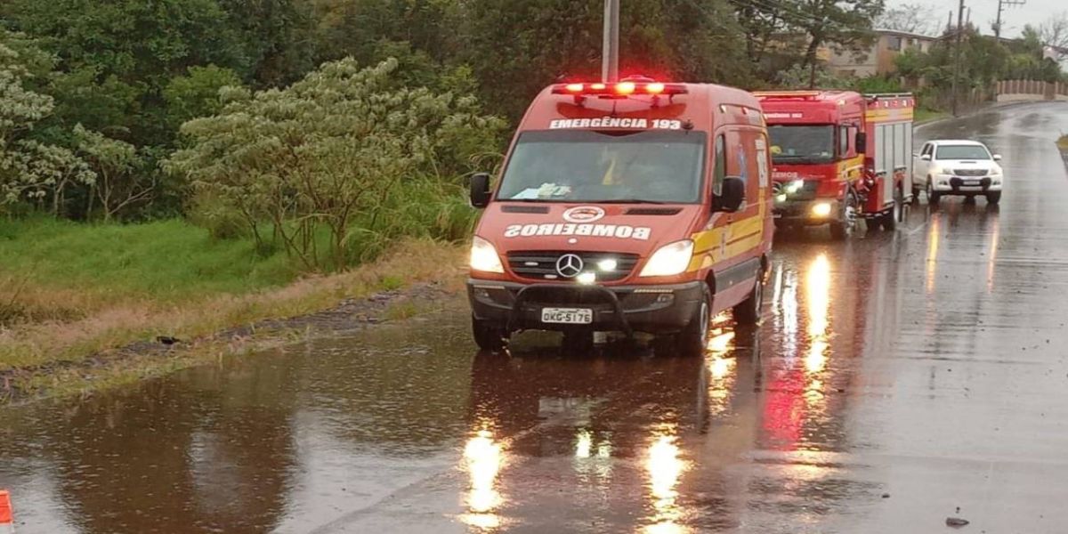 Homem heróico salva filhos após carro cair em açude em São José do Cedro
