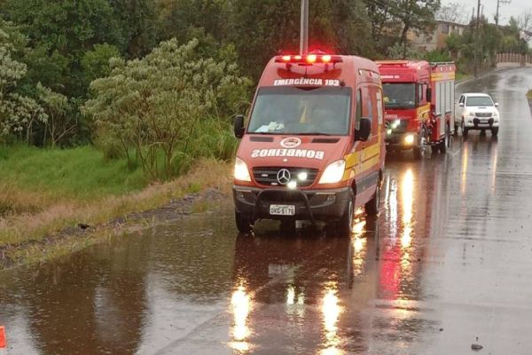Homem heróico salva filhos após carro cair em açude em São José do Cedro