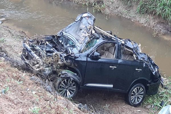Duas pessoas morrem em capotamento na BR-376 em Tibagi