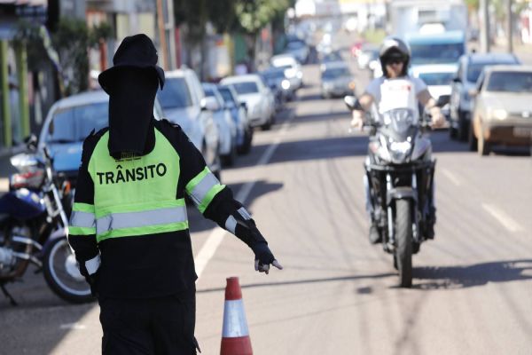 Laço Amarelo: Campanha sensibiliza sobre cuidados no trânsito