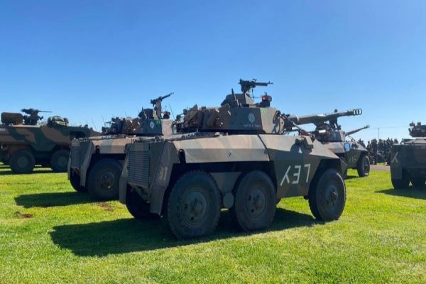 Brigada Mecanizada faz exercícios de adestramento na área do Show Rural