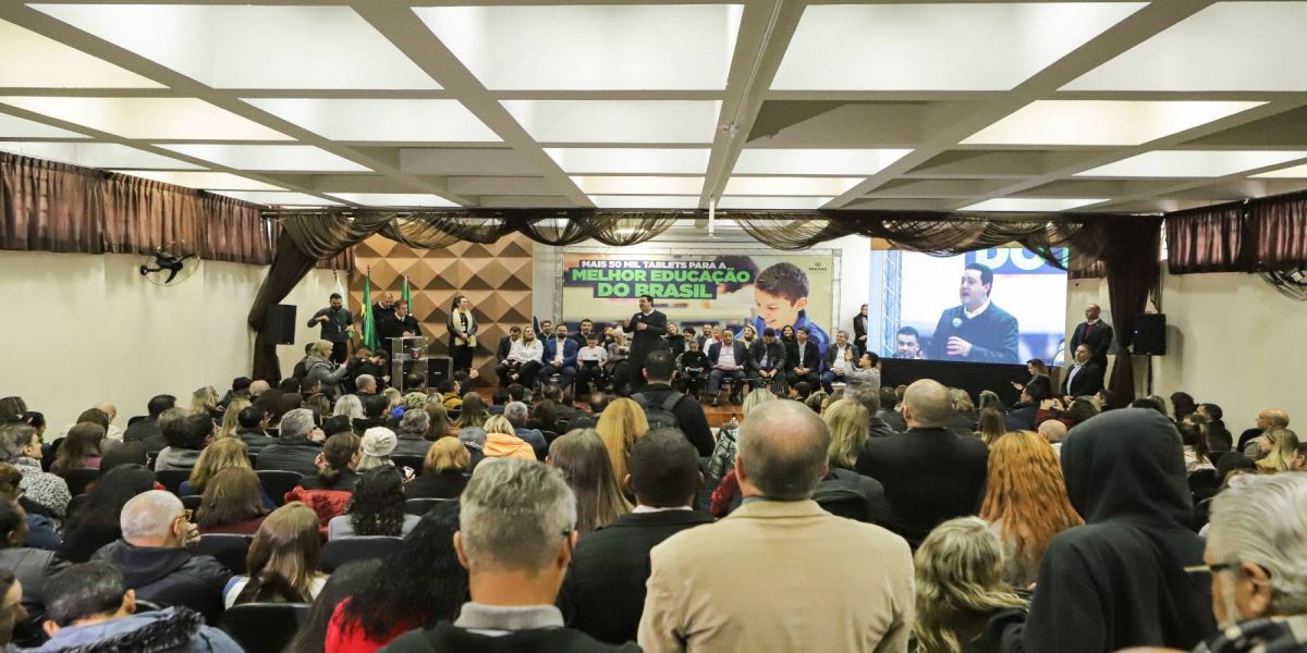 Tablets democratizam acesso à tecnologia em escolas do oeste do Paraná