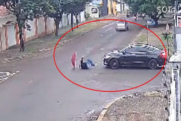 Imagem referente a notícia: Mulher é atropelada em Cascavel: Vídeo de monitoramento registra o momento do acidente