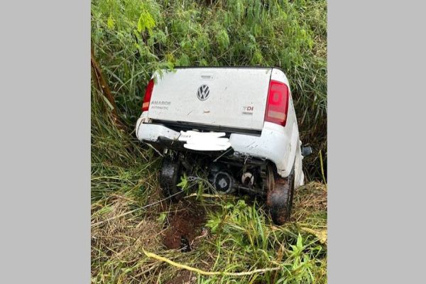 Cascavelense fica ferido após saída de pista na PR-585 em Ouro Verde do Oeste