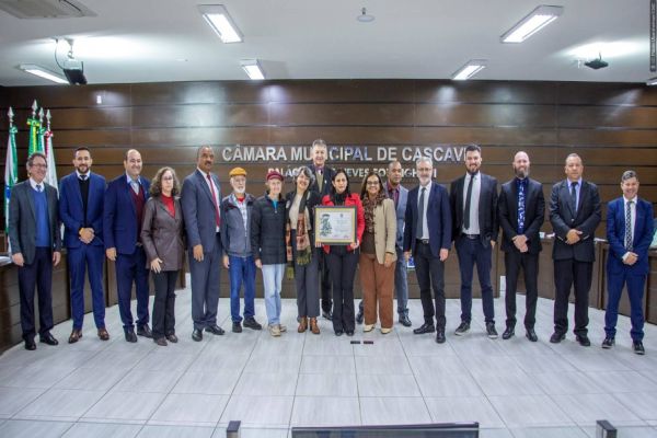 APP Sindicato recebe moção de aplausos da Câmara de Cascavel